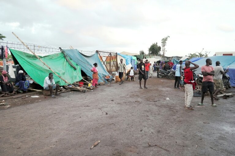 Des migrants dans un camp de fortune à Mamoudzou, à Mayotte, le 14 novembre 2025 © Marine GACHET