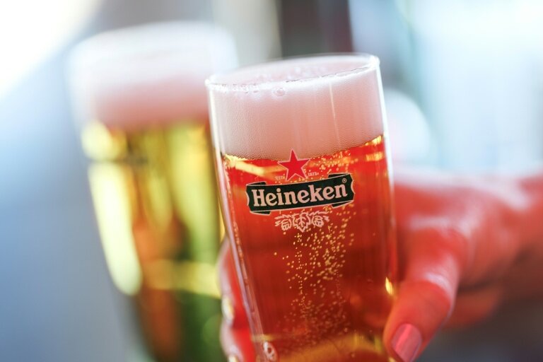 Heineken a annoncé le 11 février 2026 supprimer entre 5.000 et 6.000 emplois face à ce qu'il a qualifié de "conditions de marché difficiles" © Patrick T. Fallon