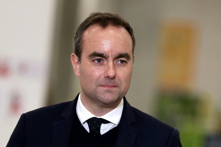 Le Premier ministre Sebastien Lecornu lors d'un déplacement à Rosny-sur-Bois, France, le 23 janvier 2026 © Thomas SAMSON