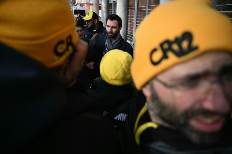 L'avocat Alexandre Ducrocq (c) à Toulouse le 13 février 2026 représentant les agriculteurs de la Coordination rurale qui seront jugés le 8 avril devant le tribunal correctionnel de Toulouse pour dégradations en réunion de transformateurs Enedis © Lionel BONAVENTURE