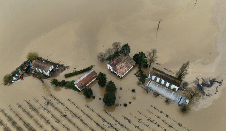 Vue aérienne de la Garonne en crue à Tonneins, dans le Lot-et-Garonne, le 13 février 2026 © Christophe ARCHAMBAULT