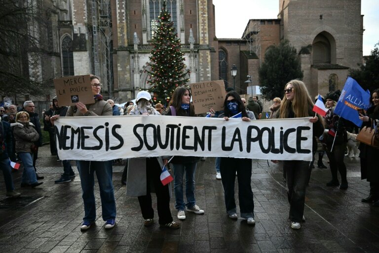 Des membres du collectif identitaire Némésis lors d'un rassemblement de soutien à la police à Toulouse, le 31 janvier 20256 © Lionel BONAVENTURE
