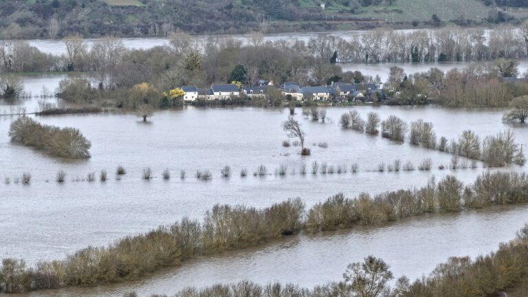 La crue autour du village de Denée, près d'Angers, dans l'ouest de la France, le 16 février 2026. © DAMIEN MEYER