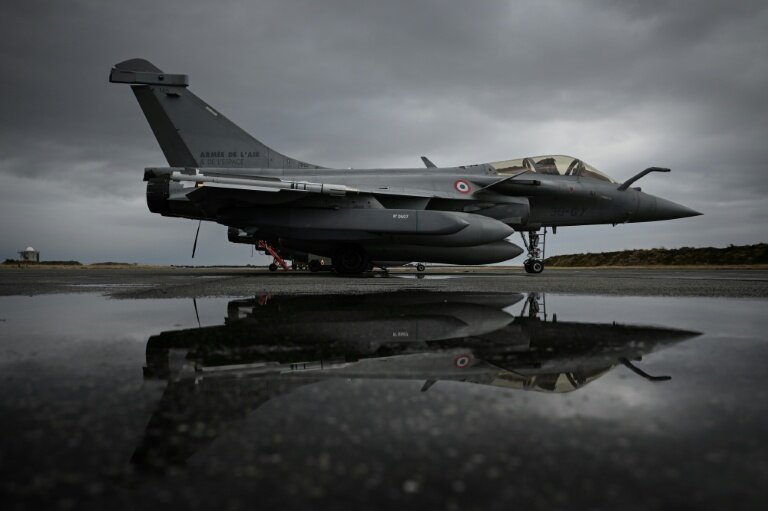 Un avion de combat Rafale stationne sur la base aérienne 120 de Cazaux, dans le sud-ouest de la France le 29 janvier 2026 © Philippe LOPEZ