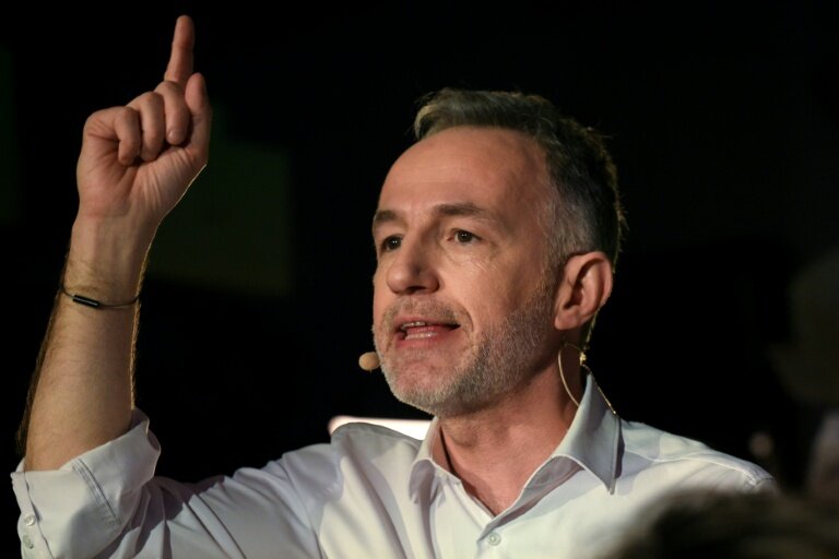 Emmanuel Grégoire, tête de liste de la gauche hors LFI aux élections municipales à Paris, lors d'un meeting, le 14 janvier 2026 à Paris © Martin LELIEVRE