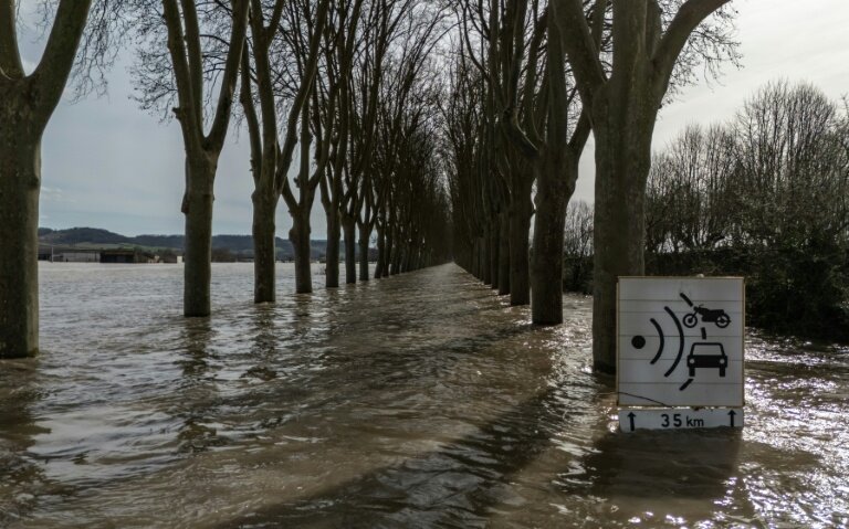 Une route inondée à Tonneins, dans le département du Lot-et-Garonne, le 18 février 2026 © Ed JONES