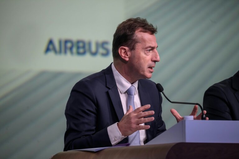 Le patron d'Airbus Guillaume Faury lors d'une conférence de presse à l'occasion des résultats annuels à Toulouse, dans le sud-ouest de la France, le 19 février 2026 © Ed JONES