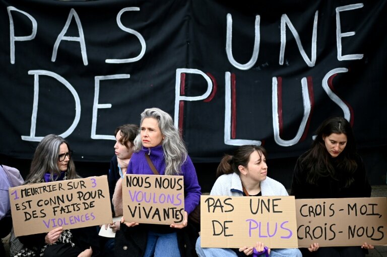 Manifestation organisée à Bordeaux par des associations féministes en marge du procès du meurtre de Chahinez Daoud, tuée par son mari, le 24 mars 2025 © Christophe ARCHAMBAULT