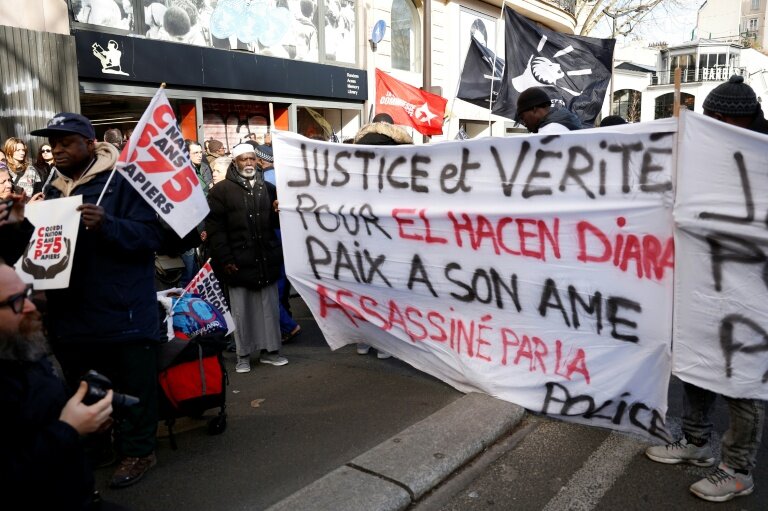 Manifestation, le 21 février 2026 à Paris, pour réclamer "justice", plus d'un mois après la mort d'El Hacen Diarra lors d'une garde à vue dans un commissariat du XXe arrondissement de la capitale © Charlotte SIEMON