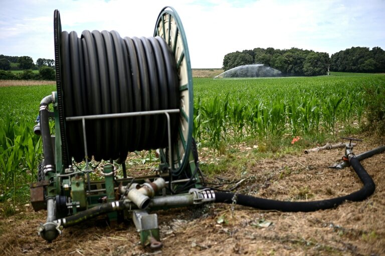Pas d'agriculture sans eau", martèlent les agriculteurs, au début d'un siècle sous la pression du changement climatique © Christophe ARCHAMBAULT