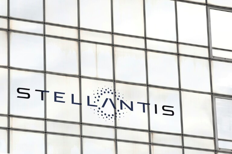Stellantis a annoncé jeudi une perte nette de 22,3 milliards d'euros pour 2025 © Thibaud MORITZ