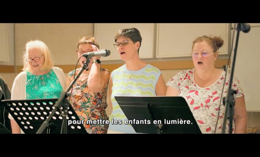 Les assistantes maternelles mises en lumière dans un clip et une chanson de cinq mn.