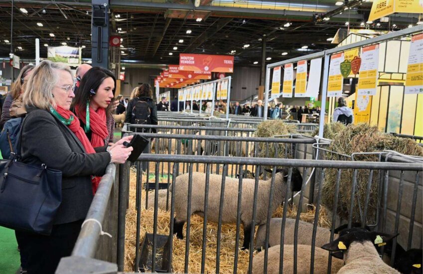 Fanny Anor (au second plan), préfète de l'Aisne, s'est rendue au salon de l'agriculture. (c) préfecture de l'Aisne