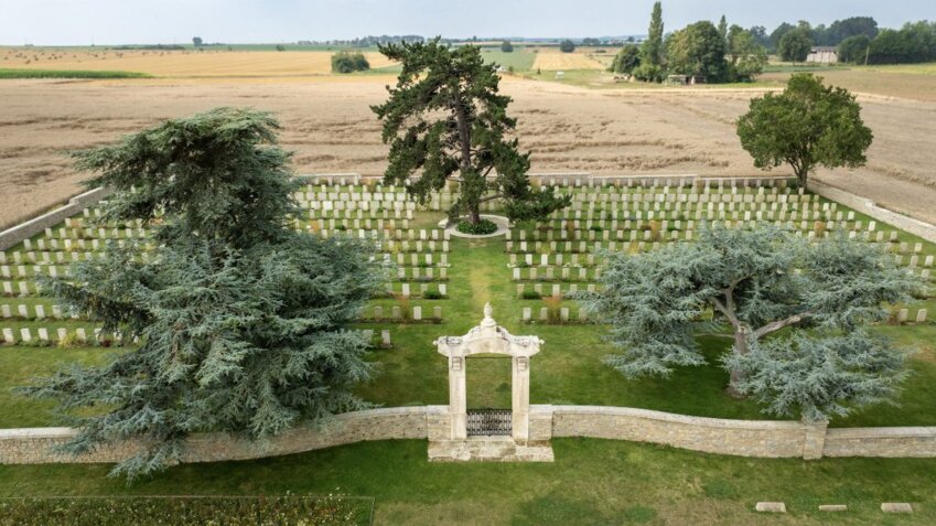 Onze sites mémoriels de la Somme sont inscrits au patrimoine mondial, le cimetière militaire et le mémorial chinois de Nolette à Noyelles-sur-Mer en font partie. © Wilfrid Tourbier CD80