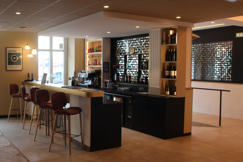 L'intelligence artificielle au service du tourisme et de la restauration : du restaurant à l'hôtel, ces outils permettent de gagner du temps, améliorer l'expérience client et renforcer la compétitivité. © Aletheia Press / B.Delabre