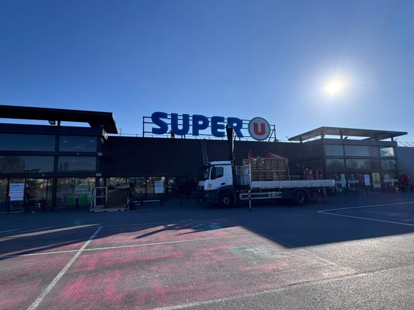 Le Carrefour Market a changé d'enseigne. (c) Super U Mercin-et-Vaux.