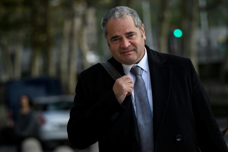L'ancien chef de l'Office central pour la répression du trafic illicite des stupéfiants (Ocrtis), François Thierry, arrive au tribunal de Lyon pour l'ouverture de son procès le 23 septembre 2024 © JEFF PACHOUD