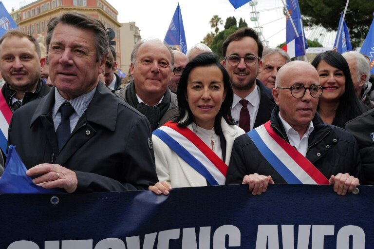 Christian Estrosi (g) et Eric Ciotti (d), lors d'une manifestation de soutien à la police, à Nice, le 31 janvier 2026 © Valery HACHE