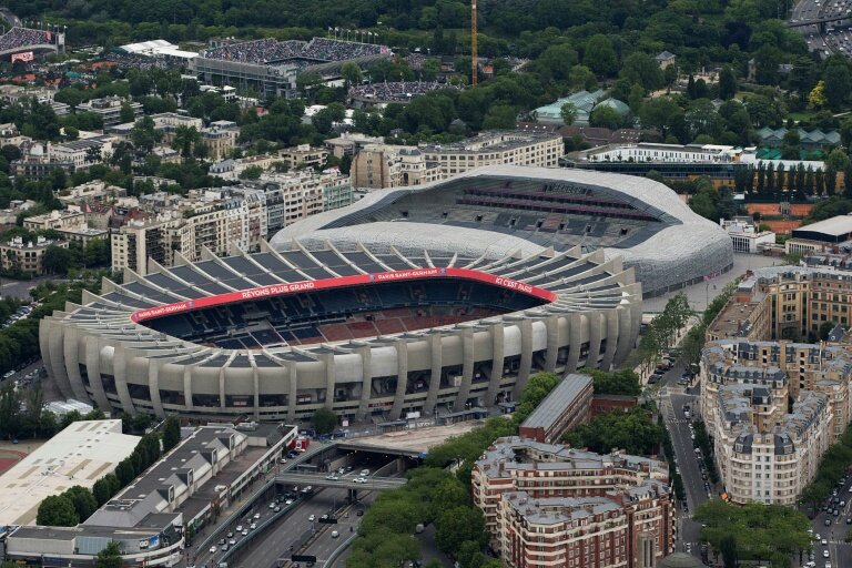 Le Parc des Princes (G) et le stade Jean Bouin à Paris 29 mai 2015 © Joël SAGET