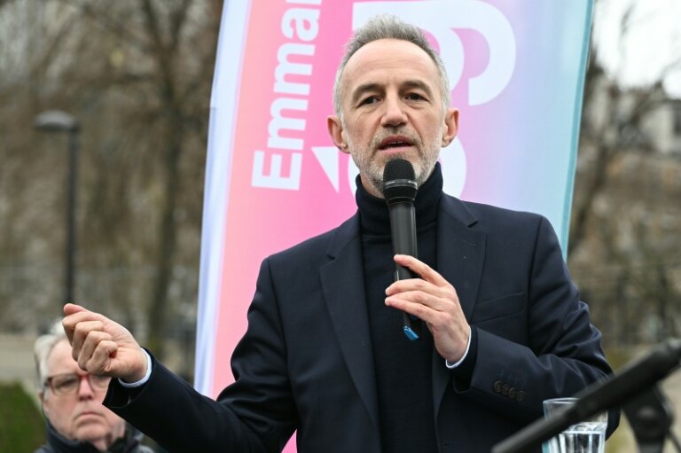 Emmanuel Grégoire, candidat socialiste à la mairie de Paris, lors d'un débat public pour les élections municipales, le 22 février 2026 à Paris © Bertrand GUAY