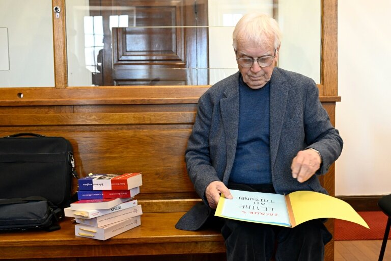 Jacques Boncompain, président de l'Association pour défendre la mémoire du Maréchal Pétain (ADMP) lors de son procès devant le tribunal correctionnel de Verdun, le 4 mars 2026 dans la Meuse © Jean-Christophe VERHAEGEN