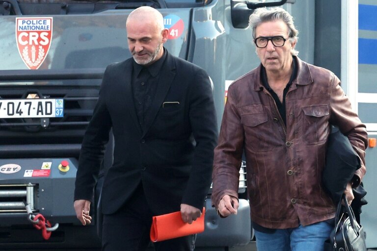 Christophe Ellul, à gauche, et son avocat Alexandre Novion arrivent au tribunal de Soissons, le 3 mars 2026 dans l'Aisne © Francois LO PRESTI