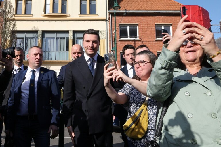 Jordan Bardella en campagne à Lens en soutien au candidat RN Bruno Clavet, le 5 mars 2026 © Francois LO PRESTI