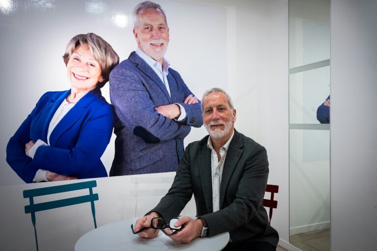 Didier Lallemand, candidat UDR aux municipales à Montauban, pose le 5 mars 2026 dans son local de campagne à Montauban © Matthieu RONDEL