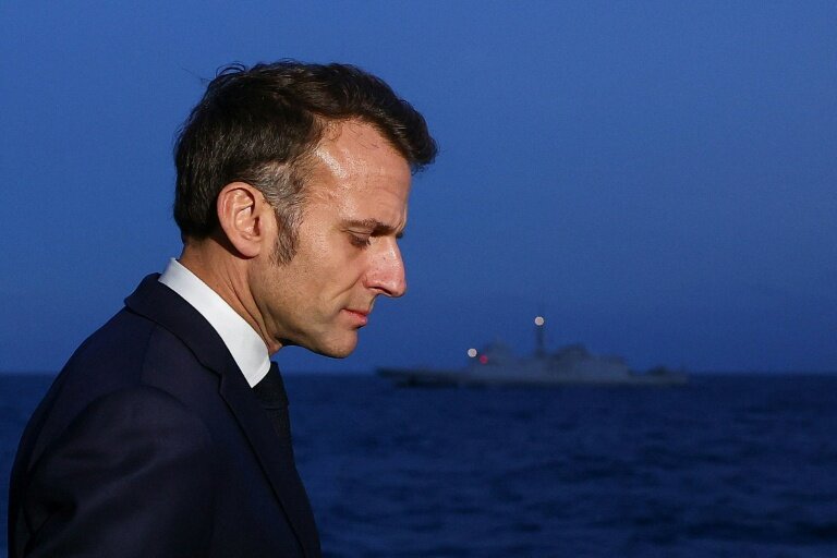Le président français Emmanuel Macron sur le porte-avion Charles de Gaulle le 9 mars 2026, en mer Méditerranée © Gonzalo Fuentes