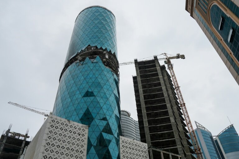 Un bâtiment endommagé par la frappe d'un drone à Manama, à Bahreïn, le 10 mars 2026 © -