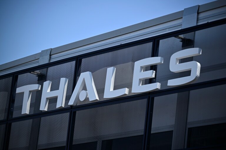 Logo de Thales au salon du Bourget, près de Paris, le 18 juin 2025 © JULIEN DE ROSA