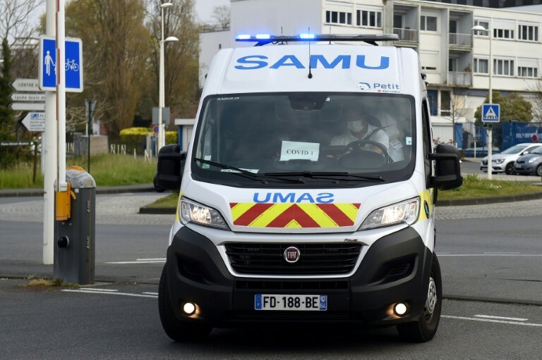 Une vingtaine d'organisations représentant notamment les Samu, les hôpitaux et les ambulanciers privés s' 'alarment dans une lettre ouverte au Premier ministre Sébastien Lecornu des conséquences du projet de loi de décentralisation sur les secours aux personnes © GAIZKA IROZ
