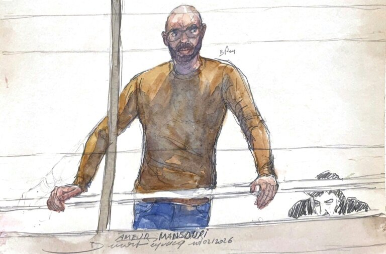 Ce croquis d'audience, réalisé le 10 février 2026, montre Ameur Mansouri, réputé être l'un des plus importants trafiquants de drogue de France, lors de son procès au tribunal de Paris, à Paris, le 10 février 2026 © Benoit PEYRUCQ