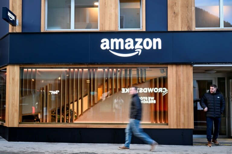 Le logo d'Amazon sur le stand du géant de la vente en ligne à Davos le 19 janvier 2026 © INA FASSBENDER