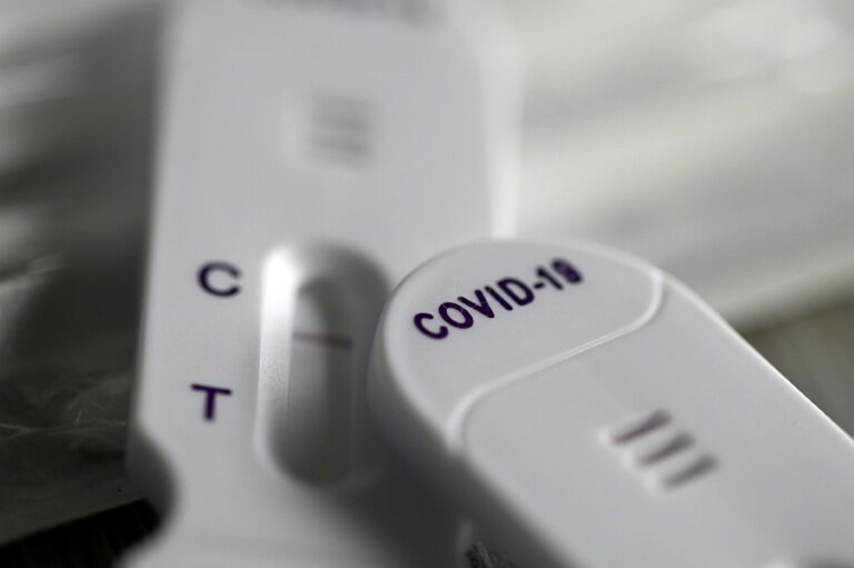 Un autotest au Covid-19, le 12 janvier 2022 à Rennes © Damien MEYER