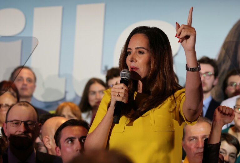 L'eurodéputée d'extrême droite Sarah Knafo (Reconquête!) s'adresse à ses partisans après les résultats du 1er tour des municipales, le 15mars 2026 à Paris © Ludovic MARIN