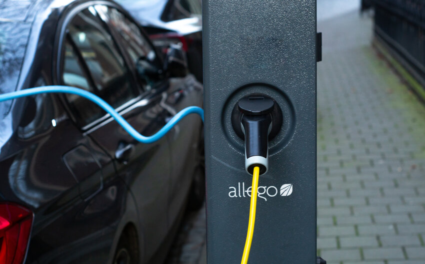 APRR accélère le déploiement de la recharge électrique sur ses aires  autoroutières | La Gazette France