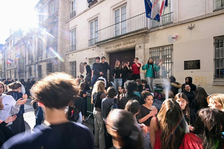 Manifestations : le gouvernement en alerte avant un 17 octobre entouré ...
