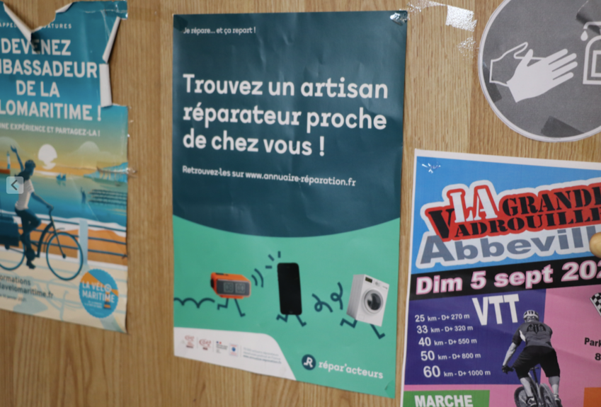 La charte des Répar’acteurs est affichée dans la boutique. 