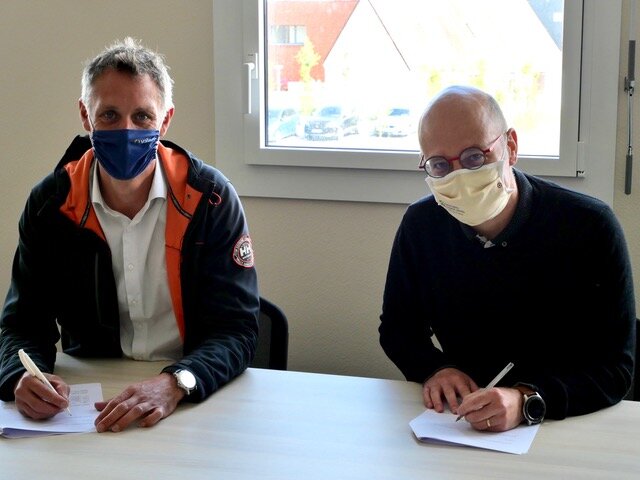 Lors de la signature de partenariat entre Vincent Santune, directeur du CEN des Hauts-de-France et Sébastien Appy, directeur opérationnel. (c)R.Monnehay Valeco.
