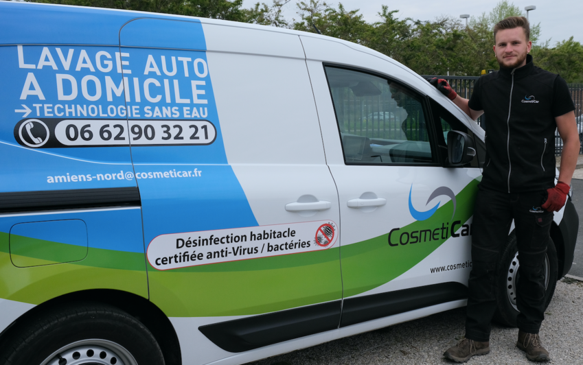 Antoine Leclercq utilise la technique du lavage sans eau, qui existe depuis le début des années 2000. ©Aletheia Press/ E.Castel