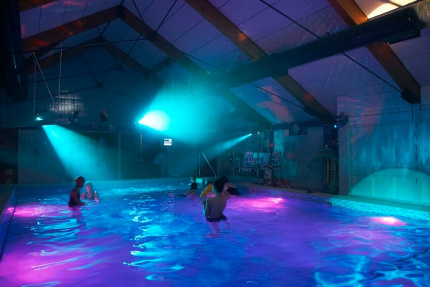 Le concept Snoezelen fait appel à l'ouïe, l'odorat, la vue, le goût et le toucher. (c) : Snoezelen. 