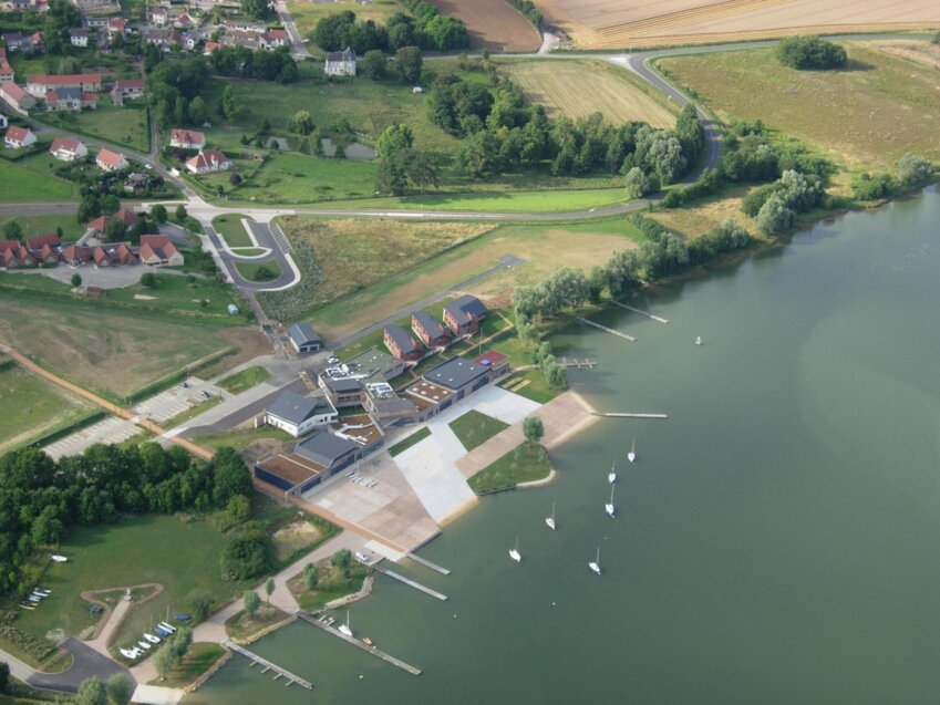 Au cœur du programme de Cap’Aisne, les sports nautiques : canoés, paddle, caravelle, planche à voile… ©Cap’Aisne
