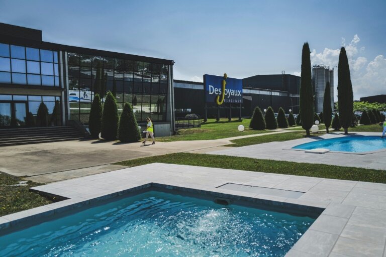 L'usine de piscines Desjoyaux à La Fouillouse, le 10 juillet 2023 dans la Loire © OLIVIER CHASSIGNOLE