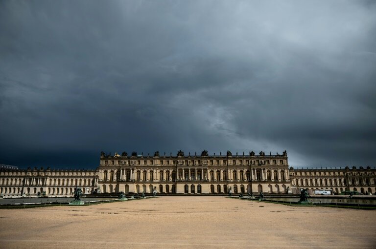 Le musée du Louvre et le château de Versailles ont été évacués et fermés après des alertes © Martin BUREAU