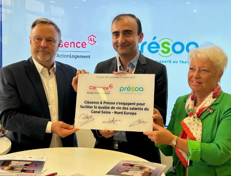Luc Baijot, Président de Présoa, Eric Balci, Directeur Général de Clésence, Pascale Sébille, Présidente de Clésence, signent une convention de partenariat mercredi 4 novembre à Nantes. (c)Présoa