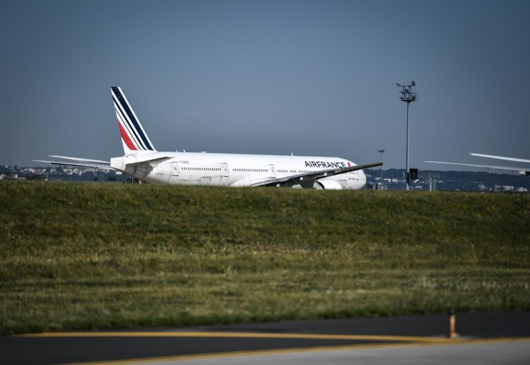 Un avion de la compagnie Air France sur le tarmac de l'aéroport d'Orly en juin 2020 © STEPHANE DE SAKUTIN
