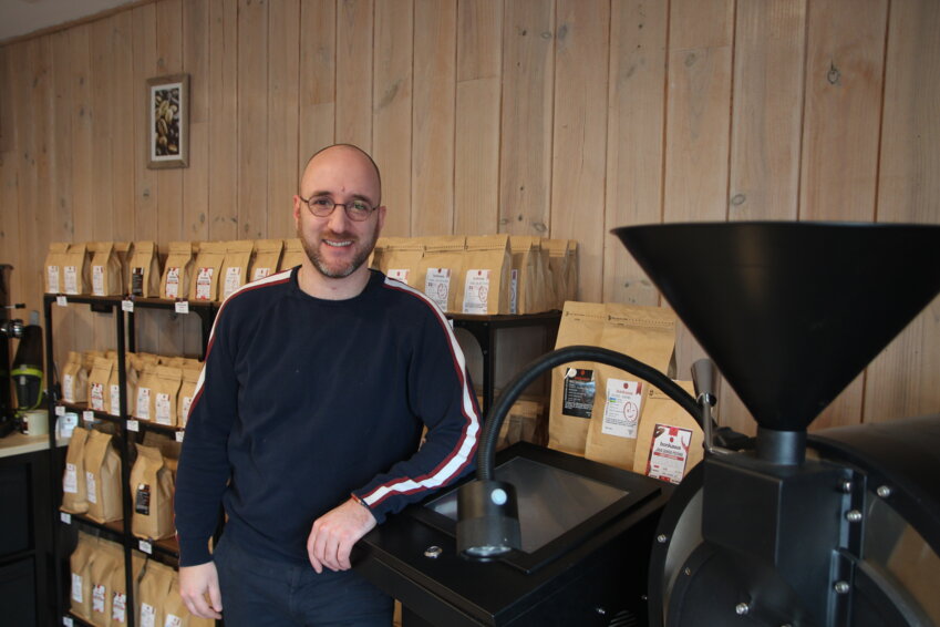 Benjamin Goodwin torréfie lui-même ses cafés qu’il propose notamment dans sa boutique de Buchy. (©Aletheia Press /B.Delabre)