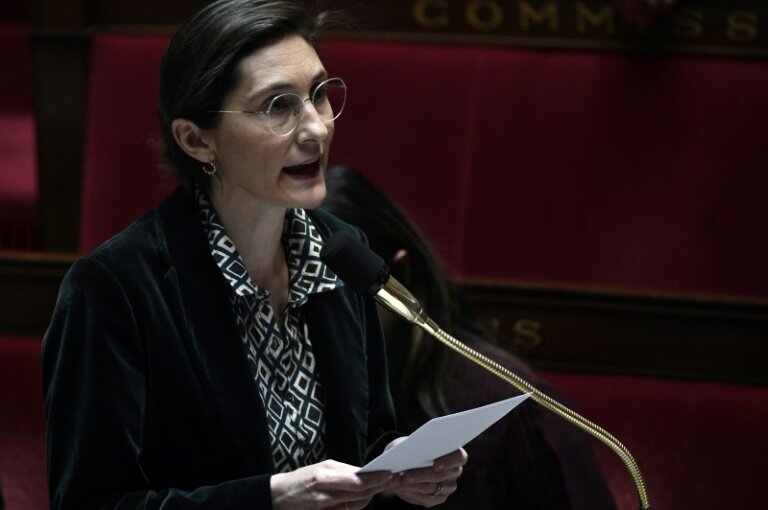 La ministre de l'Education nationale Amélie Oudéa-Castéra s'exprime lors d'une séance de questions au gouvernement à l'Assemblée nationale, le 31 janvier 2024 à Paris © STEPHANE DE SAKUTIN