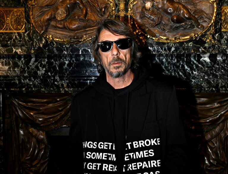 Le directeur créatif de Valentino, Pierpaolo Piccioli, à la Fashion Week de Paris, le 1er mars 2024 © JULIEN DE ROSA